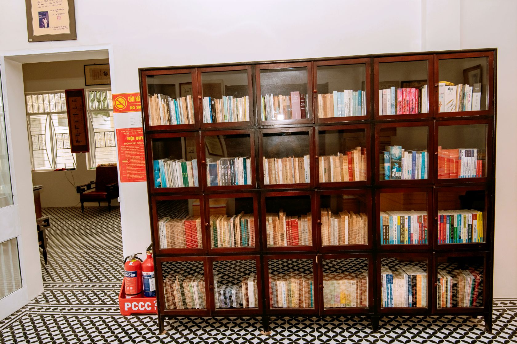 Tủ Sách - Nhà lưu niệm Đông Hồ